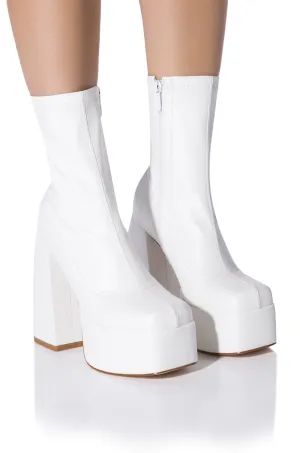 AZALEA WANG EVERLEIGH CHUNKY BOOTIE IN WHITE