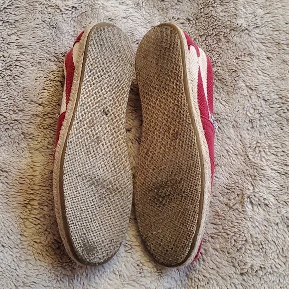 Tom's Red White Light Weight Simple Slip On Canvas Fashion Sneakers Size 7.5